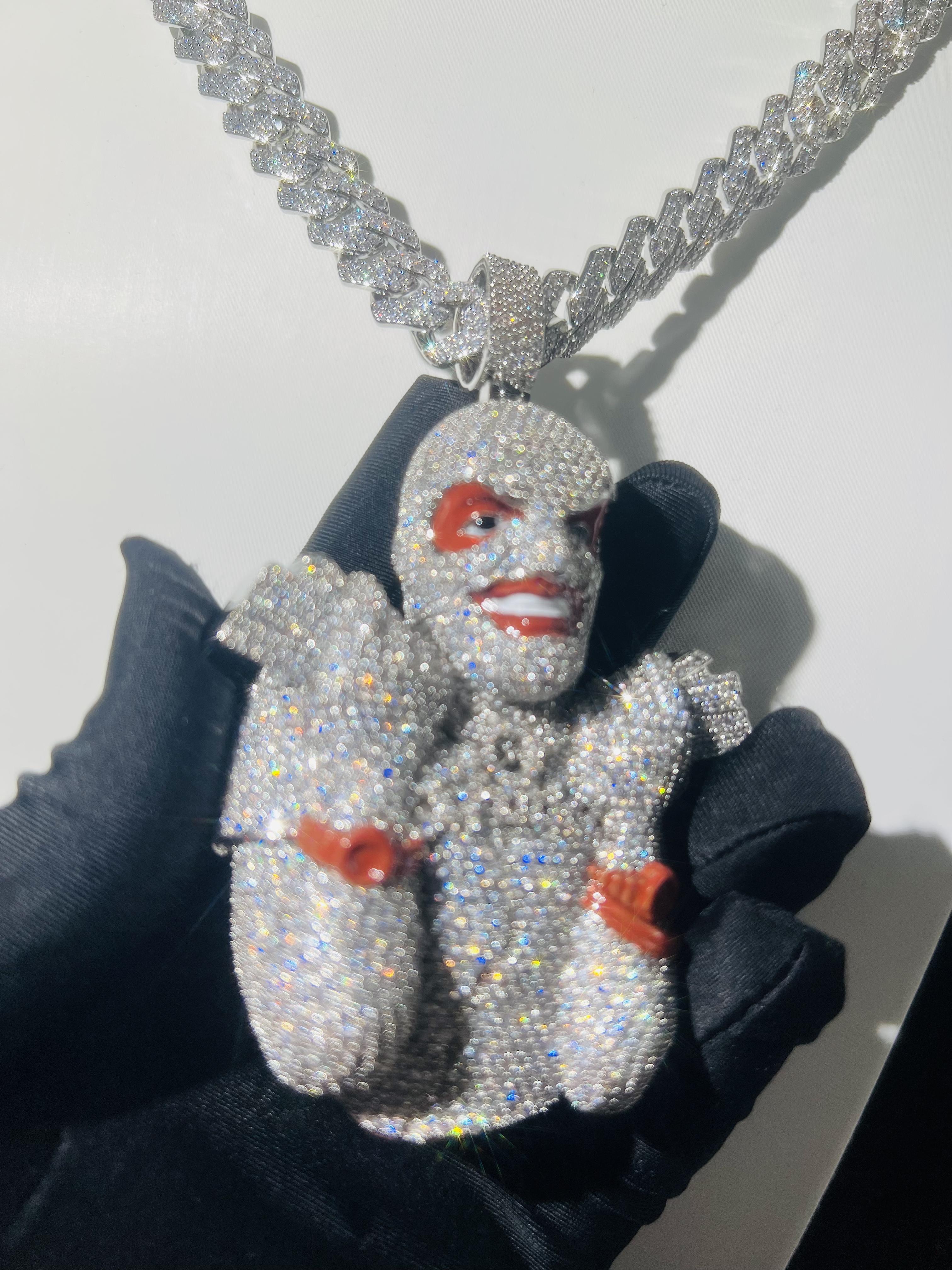 Personalized customized ice cold pendant, flying sky dollar bill thief face diamond inlaid pendant, hip-hop pendant, full of ice rap singer charm, wearing pendant accessories for large carnival parties, hip-hop classical pendant