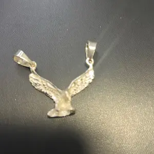 Plata ley 925 Hermoso pendiente de águila justo el que buscabas  para cualquier ideal para tu cadena o regalo  le queda a todo tipo de cadena