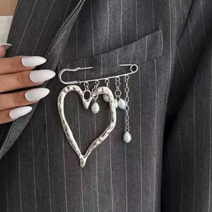 Elegant Heart Pearl Fringe Brooch, Lapel Brooch, Vintage Style Accessory, Perfect Gift for Special Occasions, High-End Fashion Jewelry