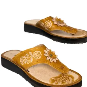 Sandalias de $35 - Mexican Leather Huaraches Handmade Flatform Women's Shoes with Butterfly & Sunflower Pattern Closed Toe Comfortable Casualtrainers for All Seasons