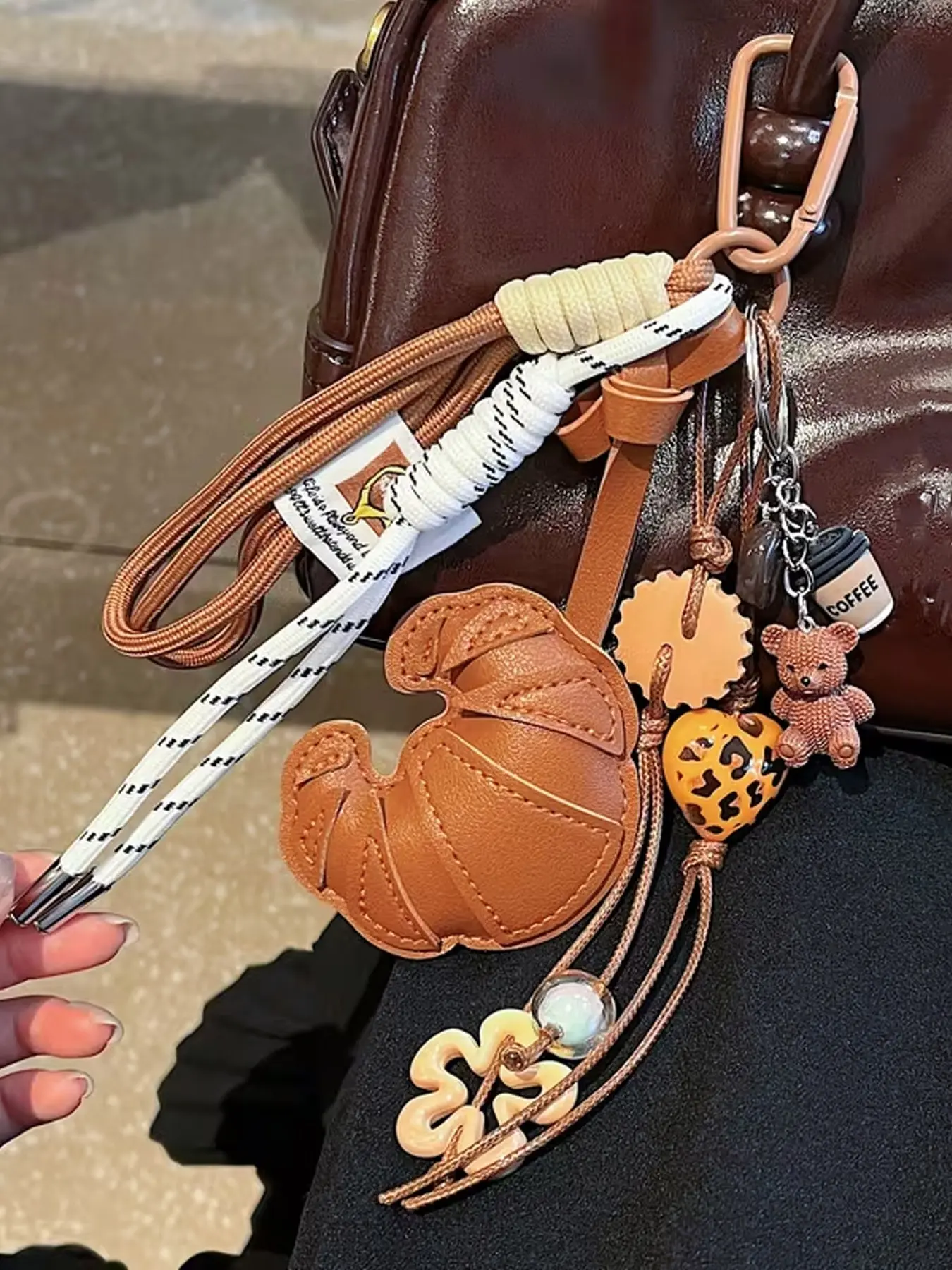 American Retro Coffee Style Bag Pendant/Keychain Set, Bag Charm Keychain, Keychain For Purse, Warm Caramel Color Scheme, Dark Brown Simulated Coffee Beans, Teddy Bear And Other Pendants For Coffee Enthusiasts And Retro Lovers