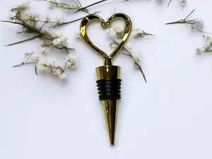 Deluxe Gold Heart Shaped Wine Bottle Stopper with Organza Bag - Must-have for Valentine's Day