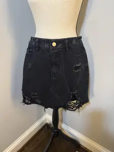 #20 Black Ripped Skirt Black Strings