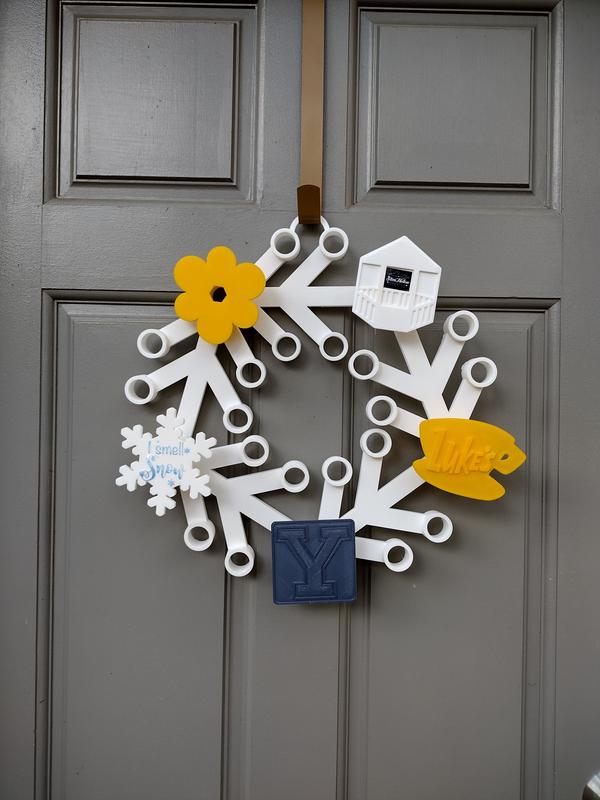 G.G. 3D-Printed Wreath – Customizable Stars Hollow-Inspired Decor
