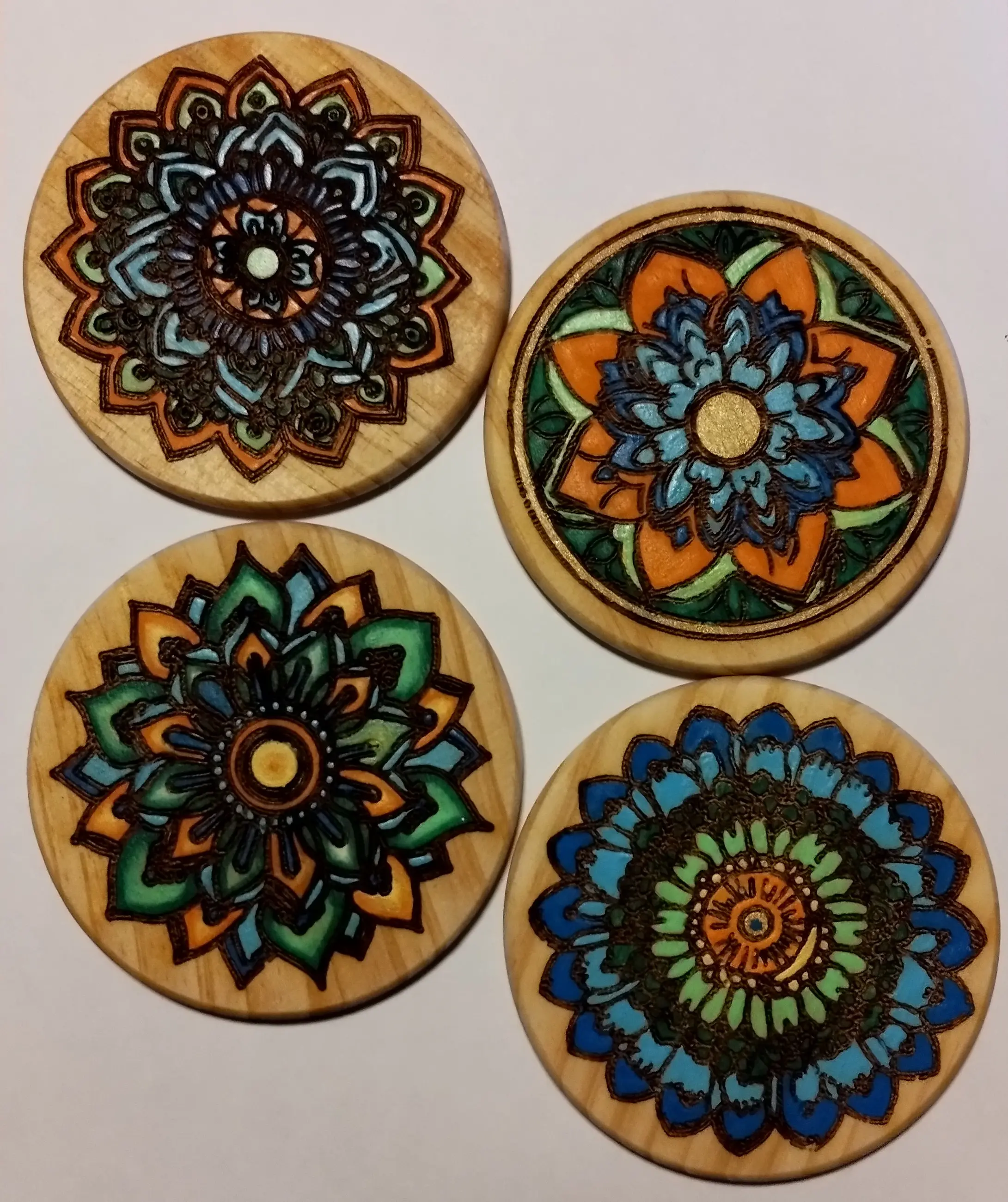 Mandala Effect - Hand Painted Deco Artwork with Laser Engraving for Home Decor - Cardboard Decor
