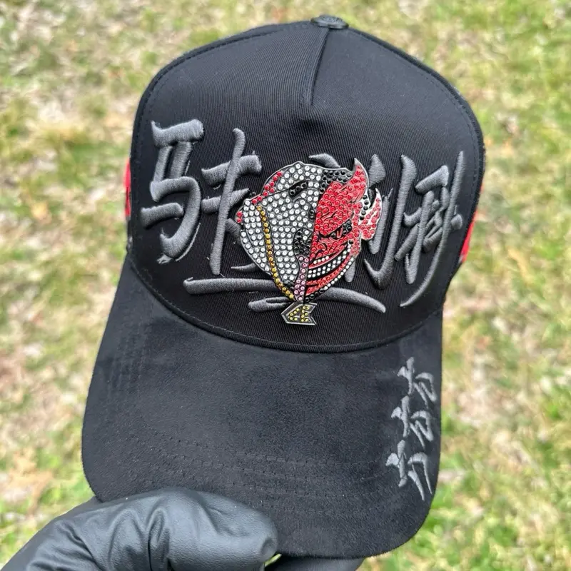 Gorra de MakaBelico SnapBack con bolsa secreta