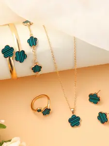 A 5-piece set of fashionable five leaf clover sparkling necklace, bracelet, bracelet, earring, and ring, suitable for daily wear, vacation dates, and other occasions. It is also a surprising and exquisite small gift.