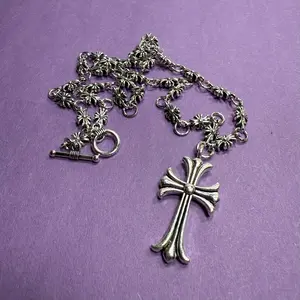 Heavyweight Cross Necklace Vintage 50cm Unisex Stainless Steel Chain Jewelry with Unique Floral Design for Men and Women