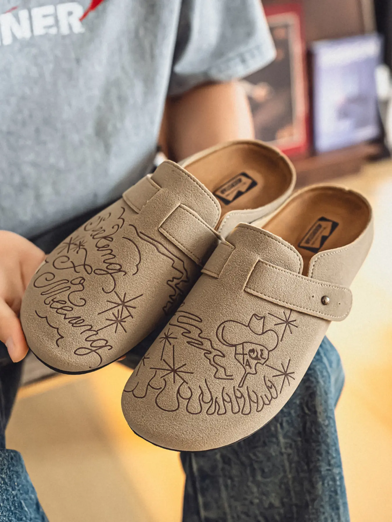 Men's Irregular Graffiti Closed Toe Slip On Mules Clogs Work Commute, Soft Comfortable Comfy Cushion Insole, Non Slip Wear Resistant Outsole, Ideal For Outdoor Activities Daily Casual Outfit Walking Wear, Walking Shoes
