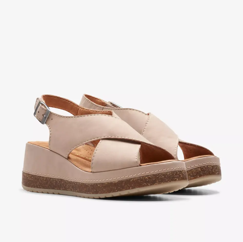 Clarks Kassanda Step Women’s Wedge Sandals – Adjustable Strap, Contour Cushion, Comfortable Everyday Wear