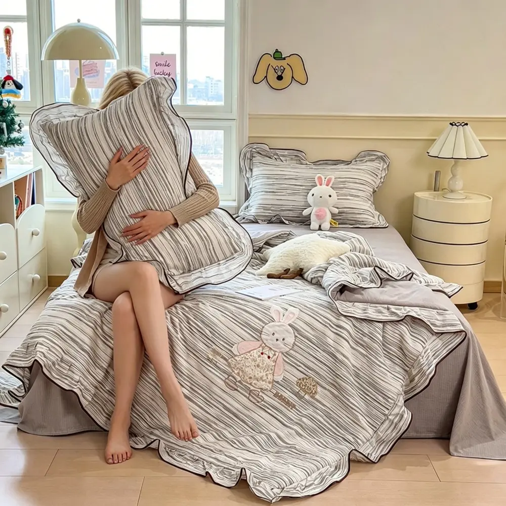 Cute Rabbit Embroidered Summer Quilt, Soft Breathable Lightweight Cooling Bedspread, Suitable for Bedroom Dormitory