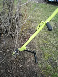Brush Grubber BG-02 Steel-Handled Brush Removal Tool, 10 No-Slip Grip Teeth, 10" Lift Stand, 15 lbs Capacity, 360-Degree Rotation, 7" H x 1.25" W x 53" L