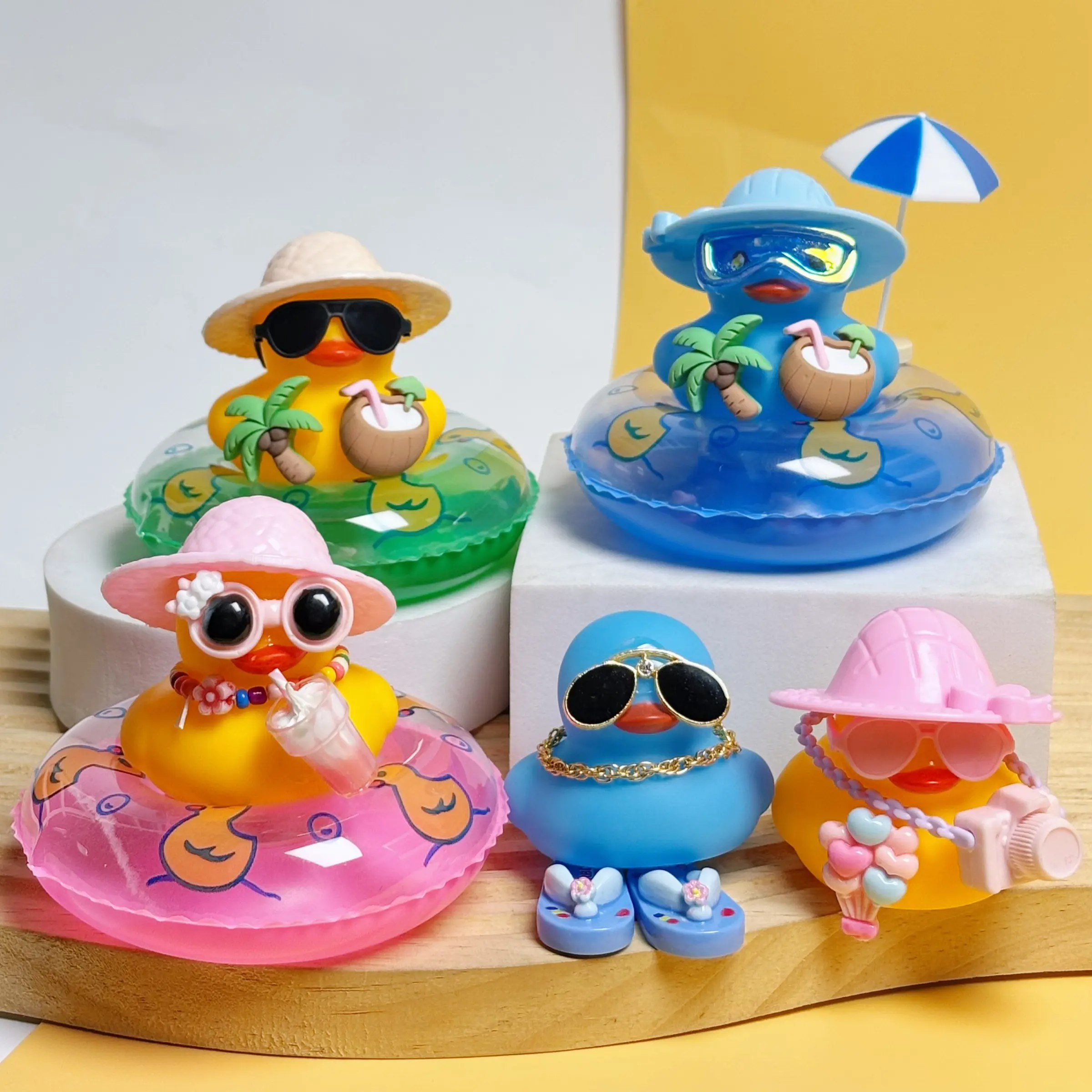 31-Piece Random Duck Accessory Set, Includes Hats, Glasses, Swim Rings, Necklaces, Cute Party Decorations for Summer Pool Parties