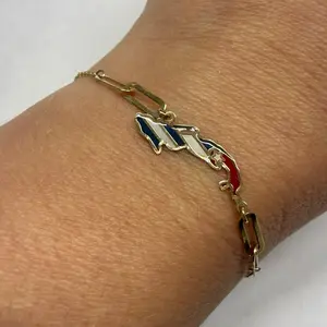 Elegant Gold Tone Bracelet with Cuban Flag Design for Women's Fashion Accessory - Perfect for Everyday Wear