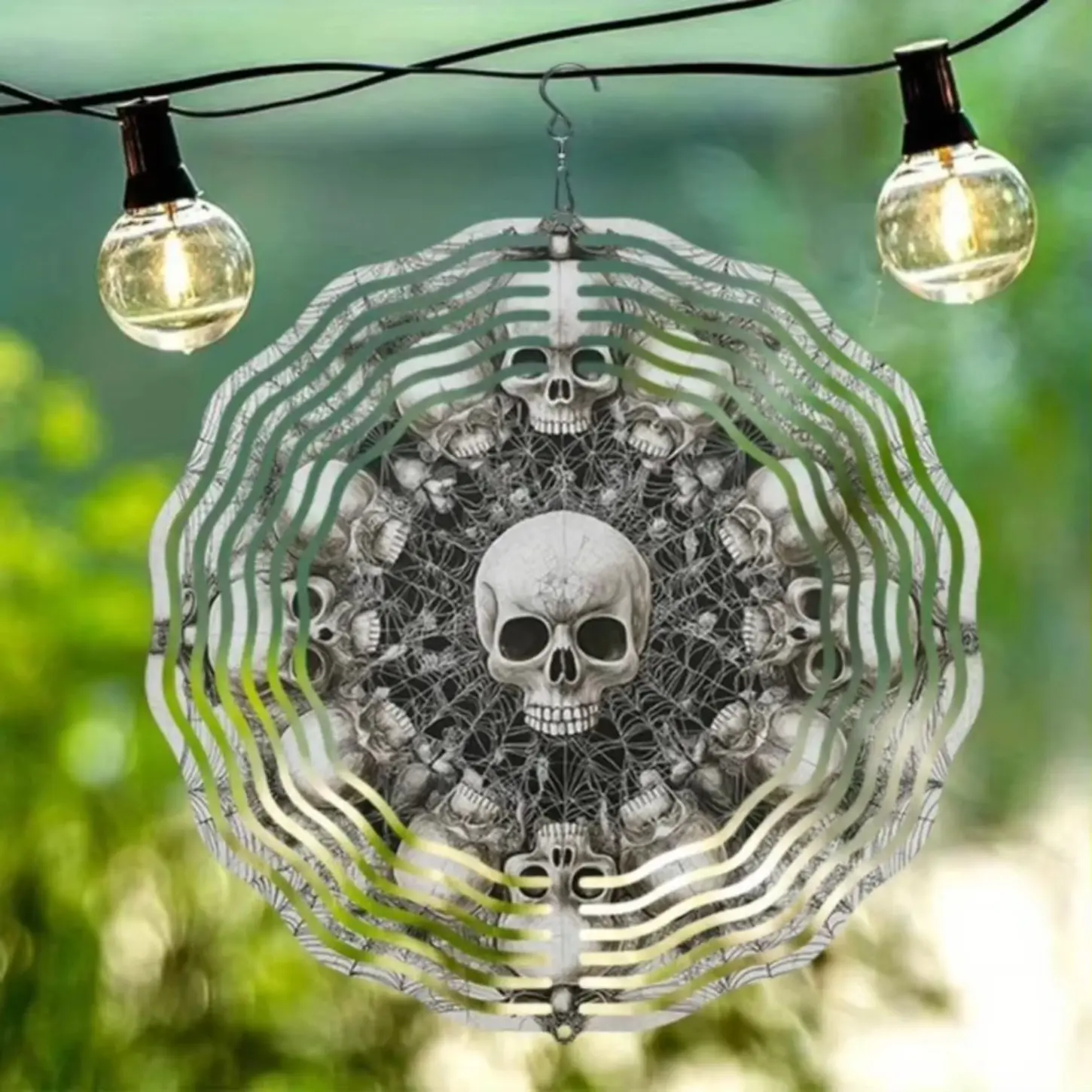 Skull Vortex Metal Wind Chime – Spooky Carol-Tone Art, Perfect for Halloween Gardens, Gothic Patios & Festive Winter Events