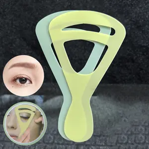 This bag contains two pieces of eyebrow drawing cards, eyebrow shaping cards, eyebrow drawing tools, and eyebrow drawing assistants. It offers natural shaping, natural eyebrow bending, and straight eyebrows. It is also a makeup assistant for both men and