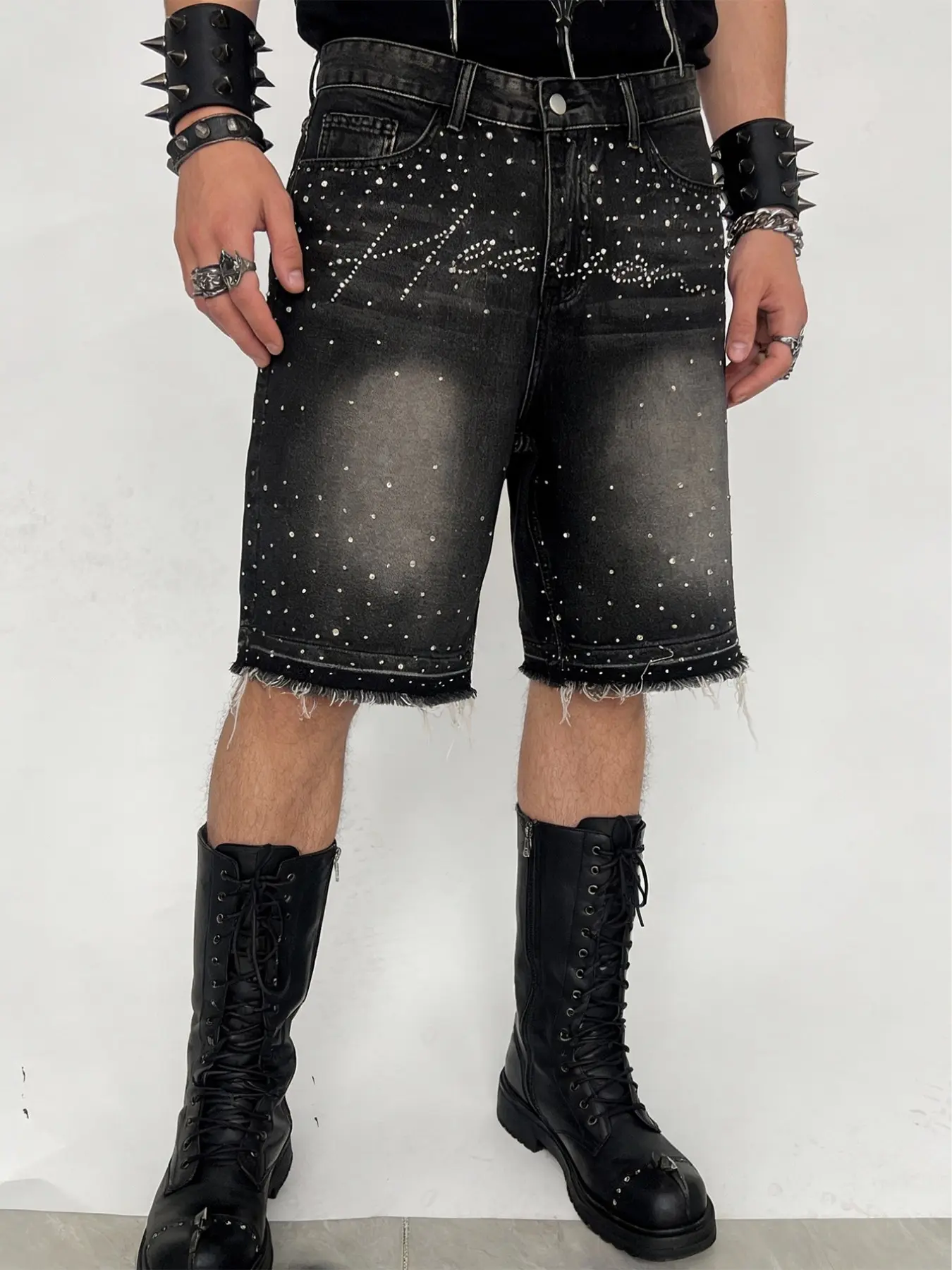 Men's shiny rhinestone-embellished oversize denim jeans shorts, black-gray washed denim five-point shorts, decorated with full silver rhinestones, straight-leg frayed design balances personality and versatility, Y2K street fashion shorts