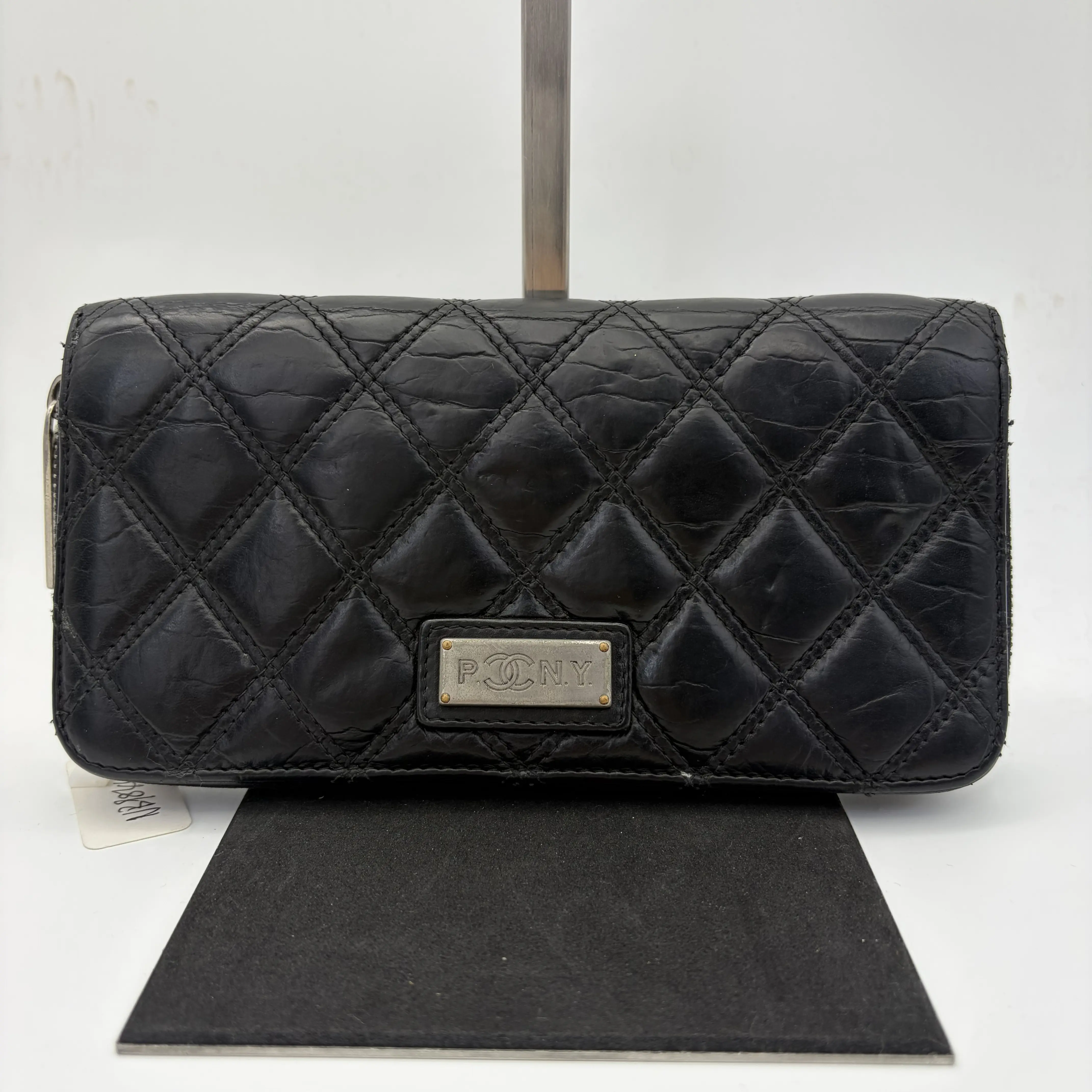 Pre-owned CHANEL Paris New York Collection Black Quilted Full Zip Long Wallet
