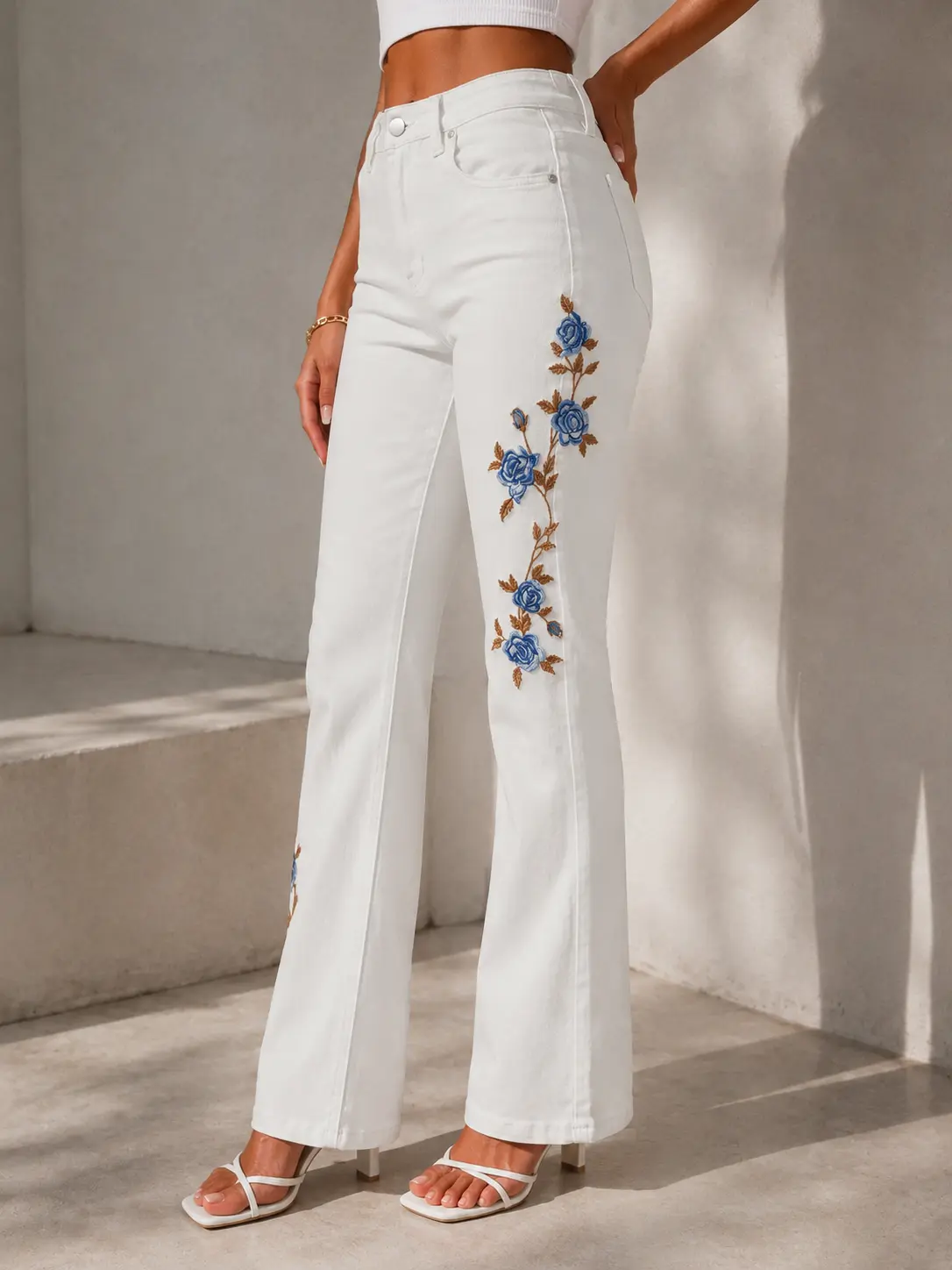 Women’s High Waisted Plus Size White Jeans with Floral Embroidery, Flare Leg Denim Pants with Pockets, Embroidered Jeans for Women, Casual Vintage Style Trousers for Daily Wear
