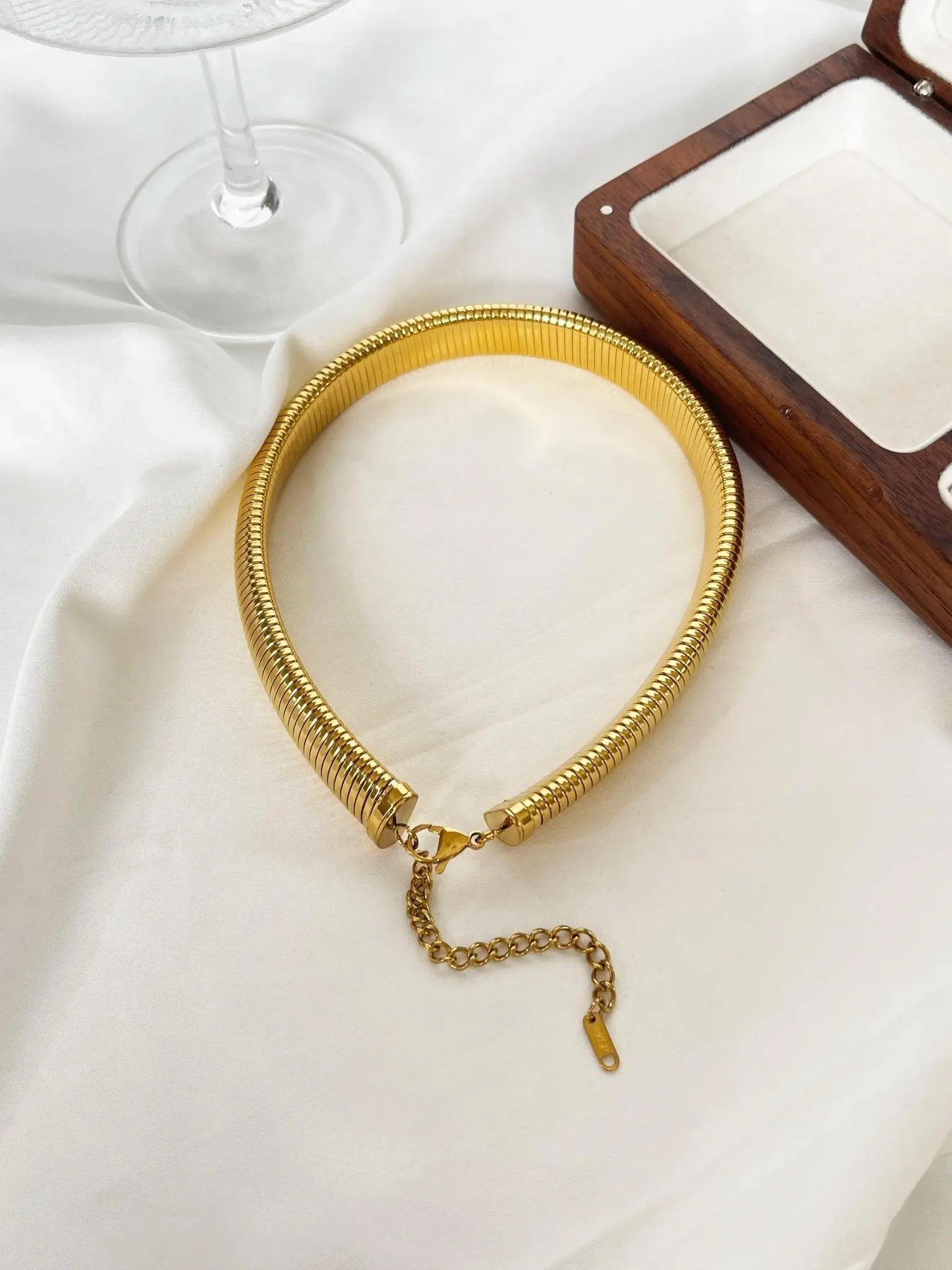 Non Tarnish Solid 18K Gold Pvd Plated Wide Omega Choker Necklace for Women Stainless Steel Chunky Link Chain Collar