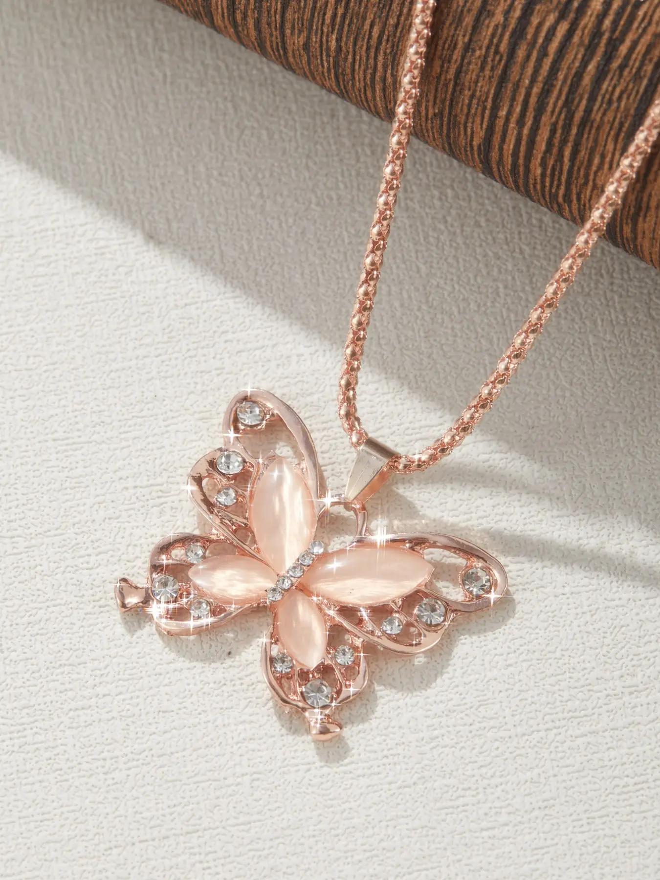 Elegant Artificial Zircon Butterfly Jewellery Pendant Chain Necklace, Perfect Holiday Party Jewelry Gift for Women, Stylish Accessory for Special Occasions