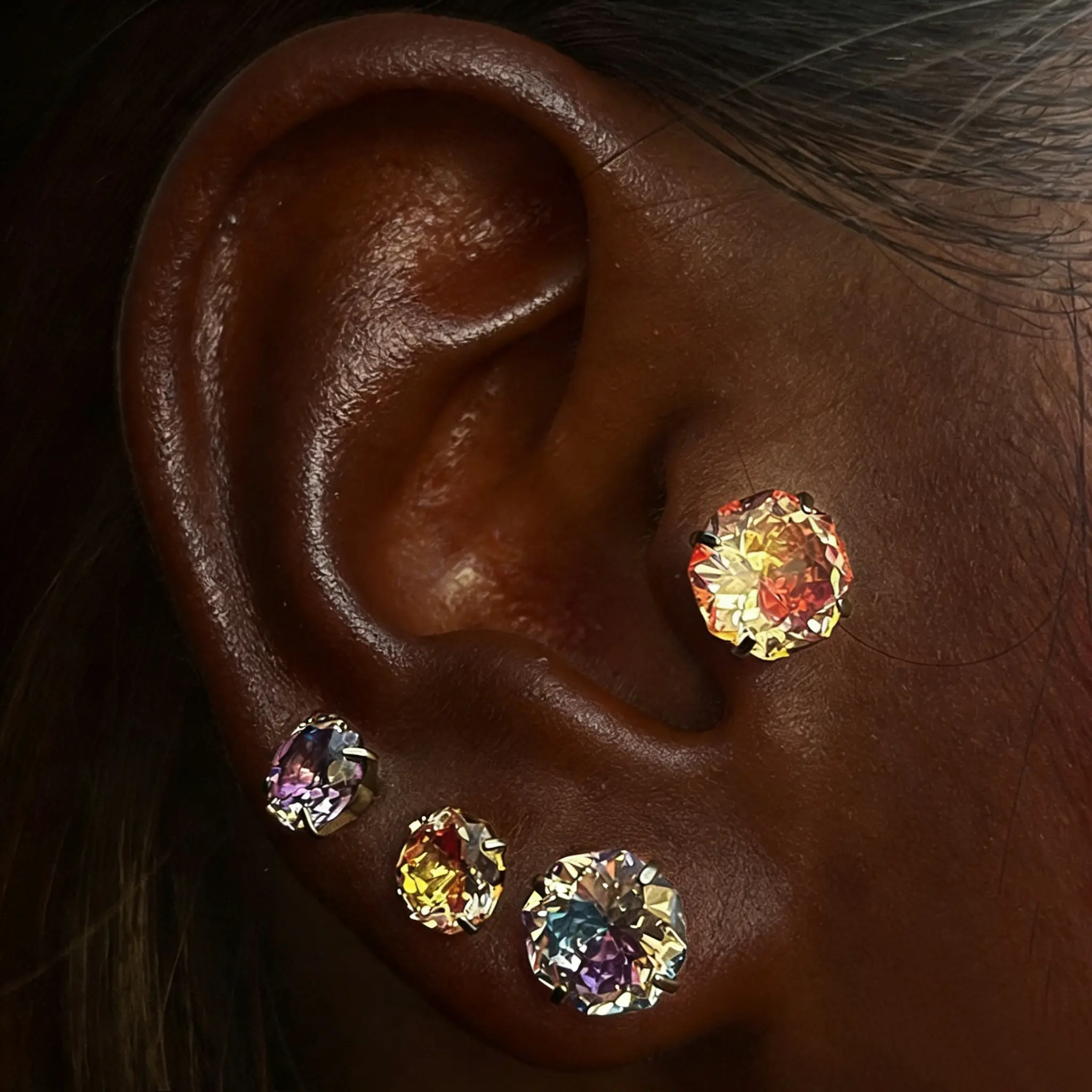 4pcs 316L Titanium Steel Gradient Handheld Flower Ear Studs Hypoallergenic Custom-Shaped Ear Bone Cochlea Studs for Sensitive Ears Ready-to-Wear