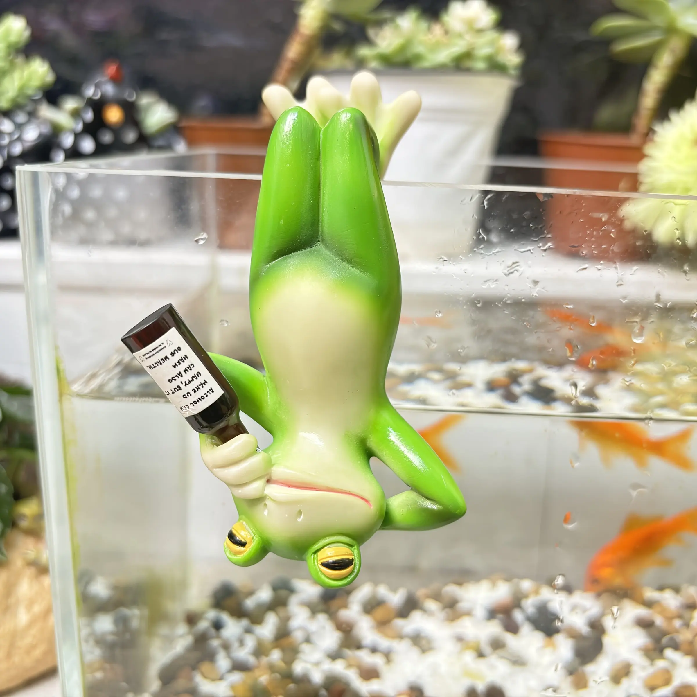 1Pcs Resin Cute Frog Figurine Enjoying a Beer Bottle – Perfect for Hand-Painted Decoration in Garden, Patio, Living Room, Planter, Aquarium & Desk, Great Christmas & Thanksgiving Gift
