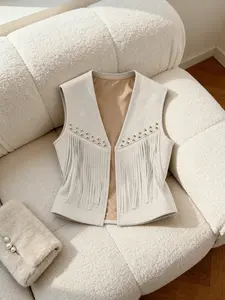 A women's French retro suede fringed vest for early autumn, with a new rivet decoration for casual and fashionable layering. A sleeveless vest jacket suitable for early autumn, home, indoor, and outdoor wear