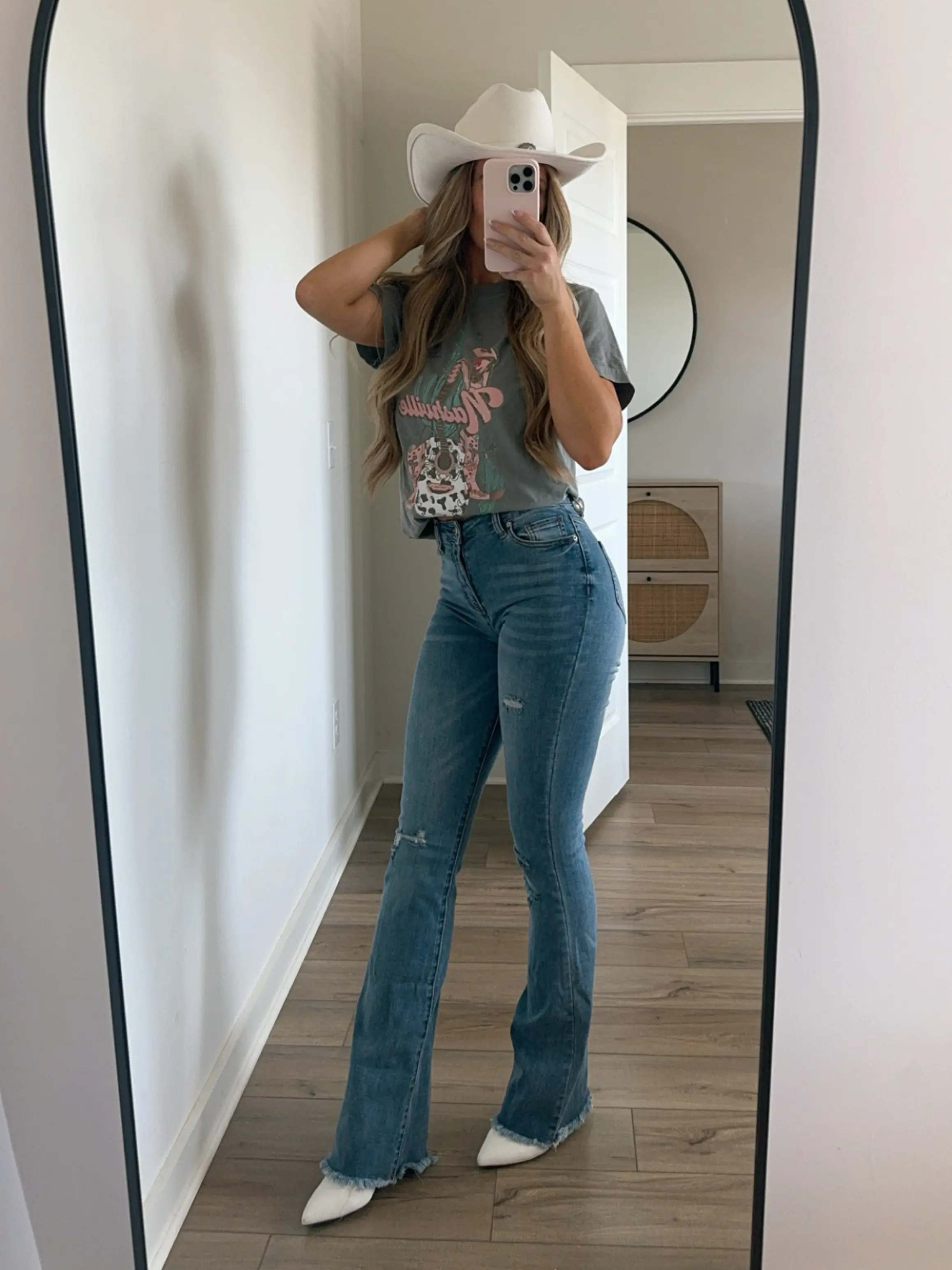 Women's Lady Streetwear Trendy Jeans, Sarah Distressed Medium Wash Flare Pants Women's Lady Streetwear Trendy Jeans, Sarah Distressed Medium Wash Flare Pants
