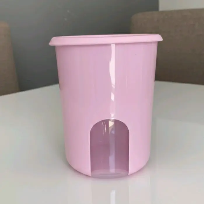 Pink magic touch food storage container Pink magic touch food storage container