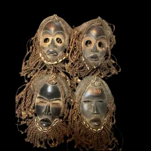 Máscara Dan con Conchas de Caurí y Barba de Cuerda (Dan Mask with Cowries and Rope Beard)