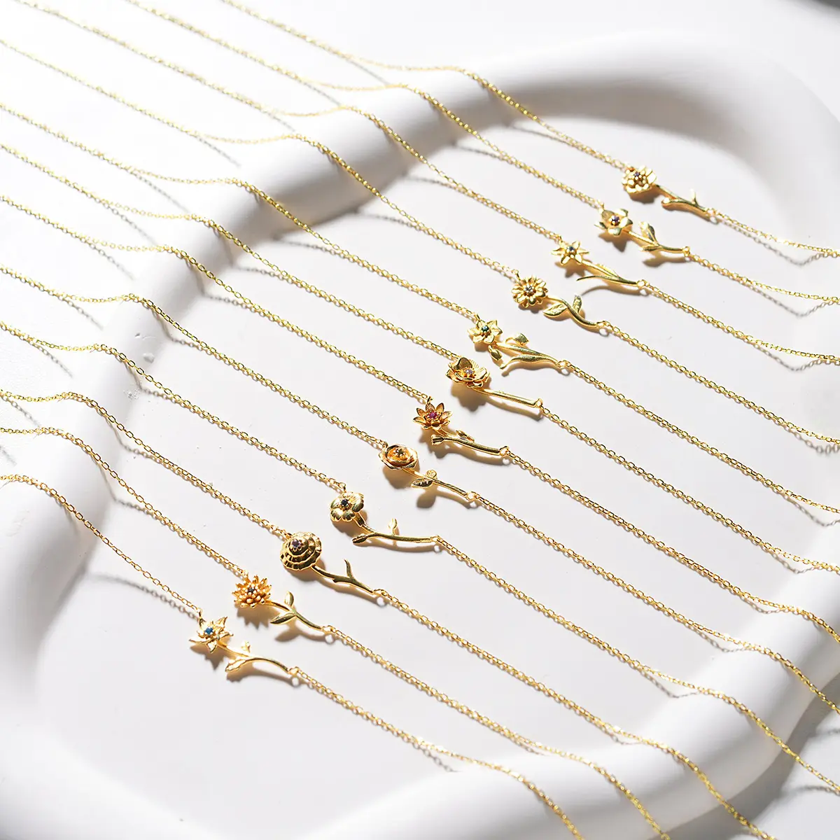 14K Gold Birth Flower Necklace for Woman, Dainty Horizontal Flower Necklace, Birth Month Flower, Mothers Necklace, Family Gifts