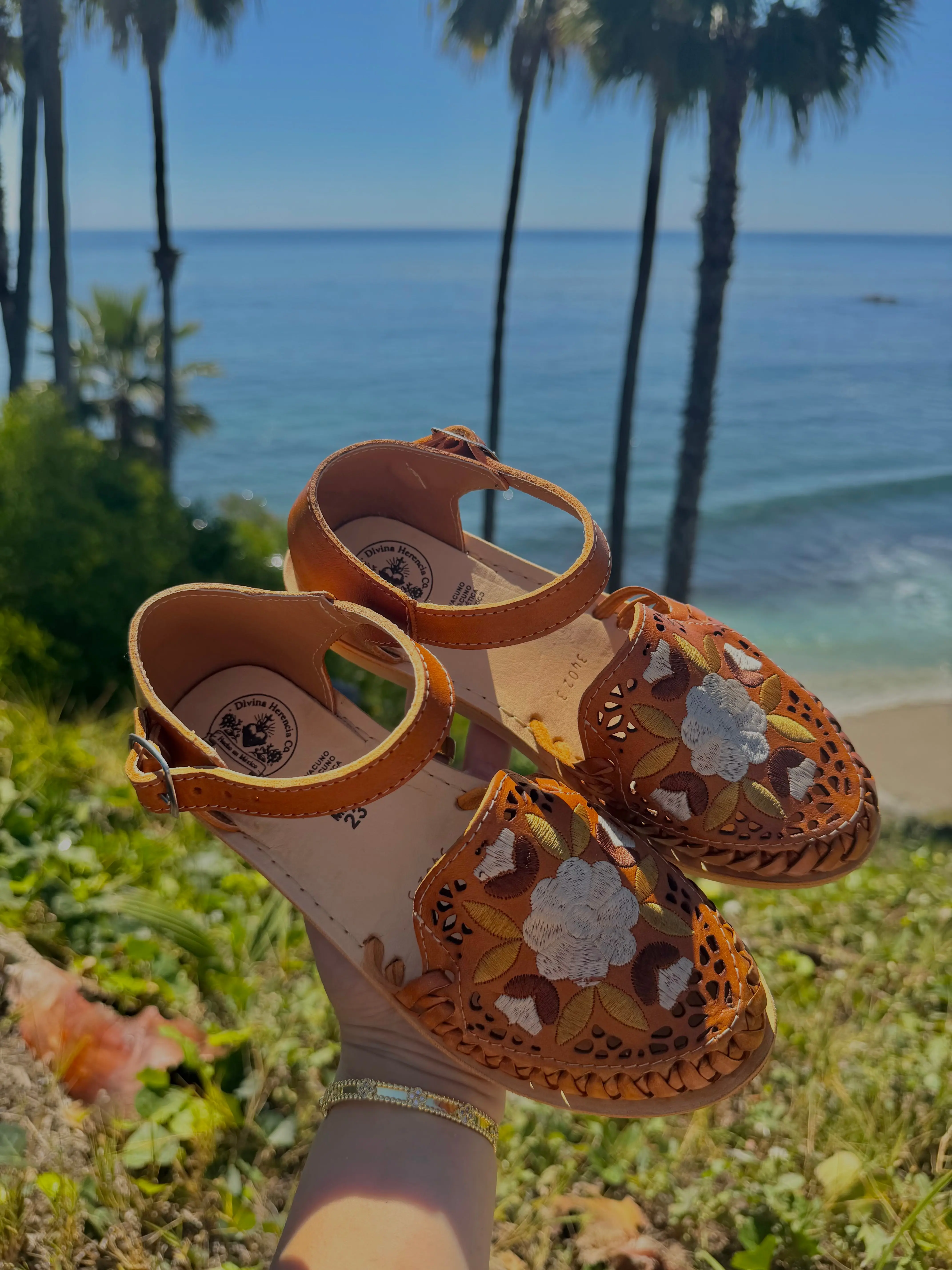 Canela Floral Sunburst Embroidery Ankle Strap Huaraches