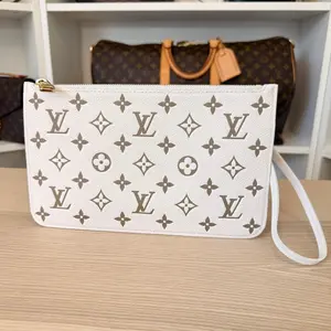 Pre-owned Louis Vuitton Leather Clutches & Wristlets Empreinte Monogram Neverfull MM GM Pochette Spring in the City