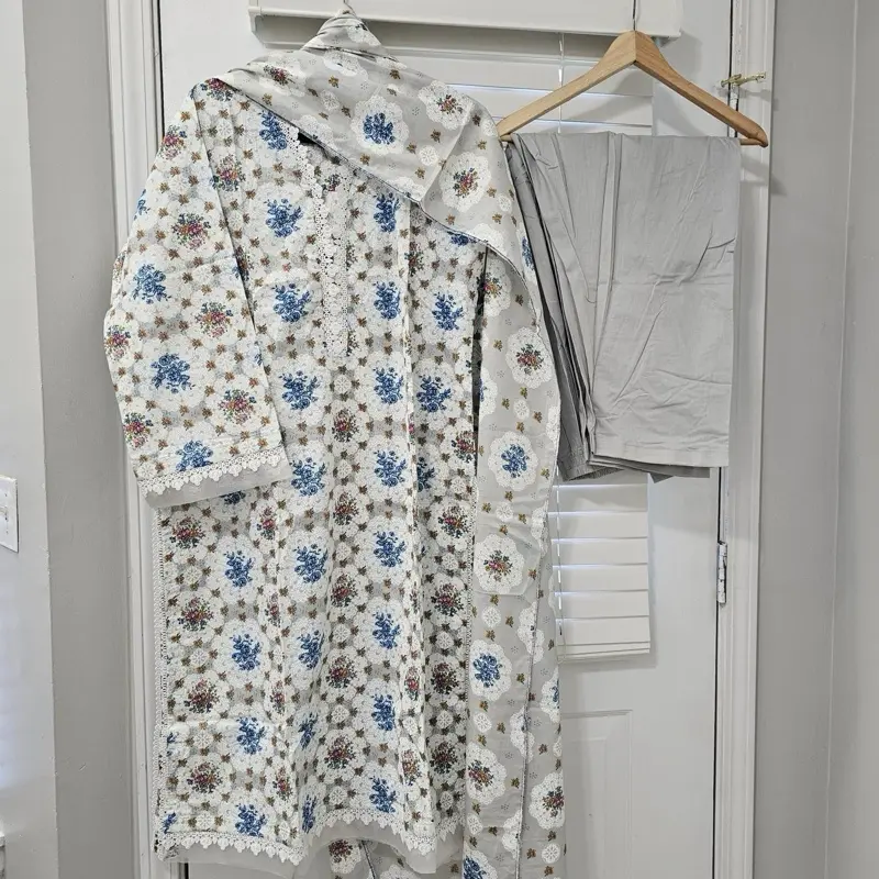 Women's Gul Ahmed Lawn 3-Piece Fine Clothing Set
