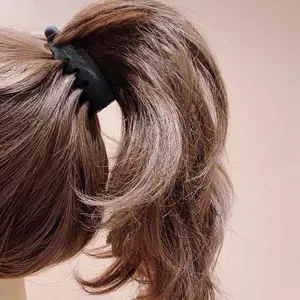 4pcs of Retro Oval Leopard Print Non-Slip Banana Hair Clips, Including Amber And Black. The Clip Is Stable And Easy to Fix Ponytails, Buns And Curls, And Is Not Easy to Slip. Fashionable And Versatile