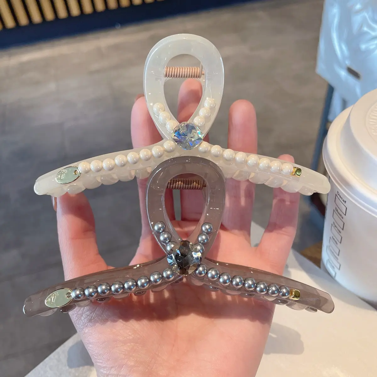 Large claw clip for thick hair, shark clip for the back of the head