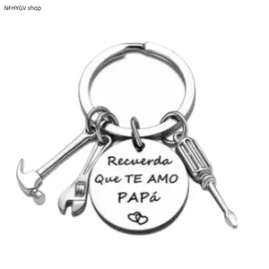 Metal key accessory with Spanish words and tool pendants. Made of premium stainless steel, sturdy and long-lasting. Unique sentimental ornament to express affection. Wonderful present to surprise your dad on Father's Day and special holidays