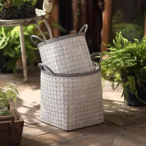 Vintage Square Iron Flower Pot with Bird Pattern, Retro Mini Bucket Planter with Rope Handle, Ideal for Indoor and Outdoor Decor