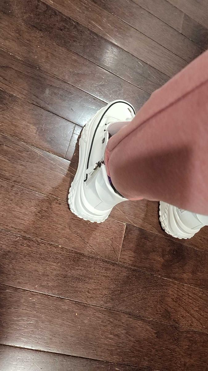 Item: Black, US7.5 (EU39)