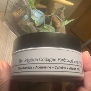 Product Review of COSRX The Peptide Collagen Hydrogel Eye Patch 60 Patches Reduce Puffiness Hydrate Under-Eye Bags in 10 Minutes from 🖤**🩷