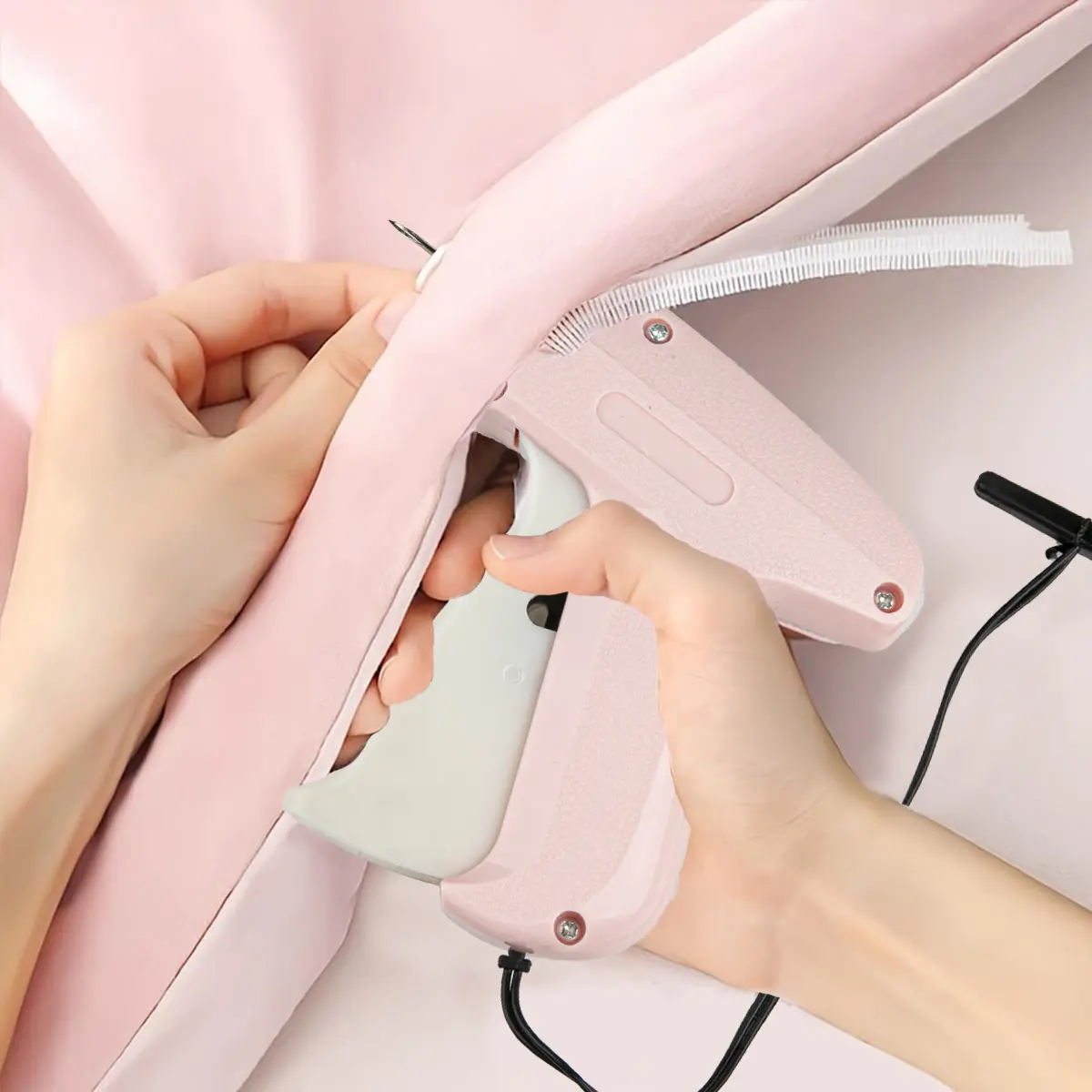 1pc Sewing Micro Needle Set, Includes 50 Bear Clips & 660 Adhesive Pins, Portable Quick Repair Tool for Fast Cloth Fixes