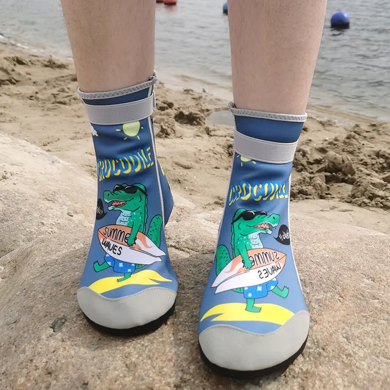 Children's high-top diving socks, quick-drying Lycra fabric water shoes, with Velcro fastening, anti-slip and soft soles, suitable for swimming and beach wear, suitable for both men and women.