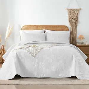 King Quilt Bedding Set, White Ultrasonic King/Cal King Reversible Microfiber Bedspread, Lightweight Soft Modern Geometric Coverlet Set for All Seasons (1 Quilt, 2 Pillow Shams), Breathable material