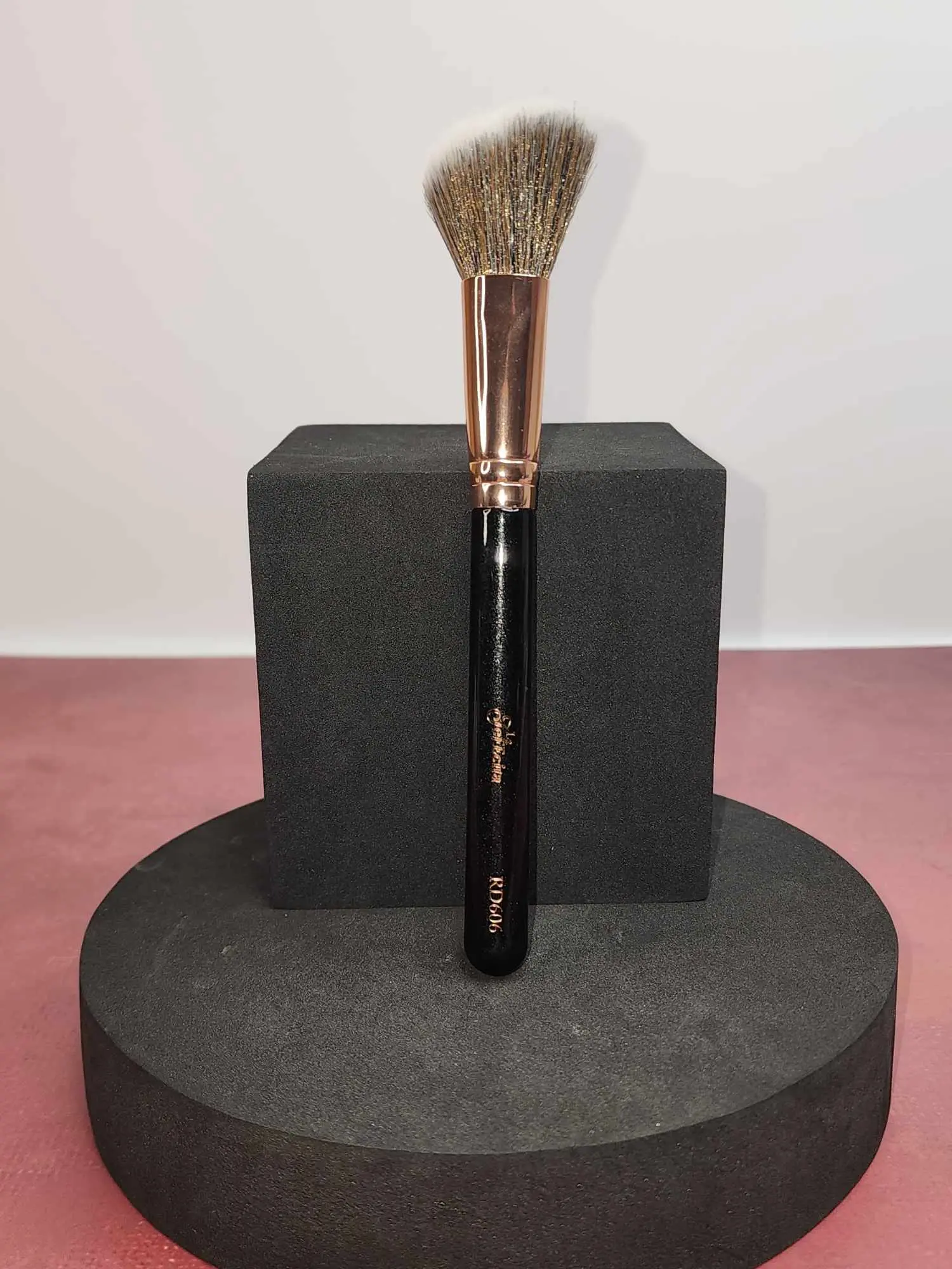 No. RD606- Angled Blush Brush