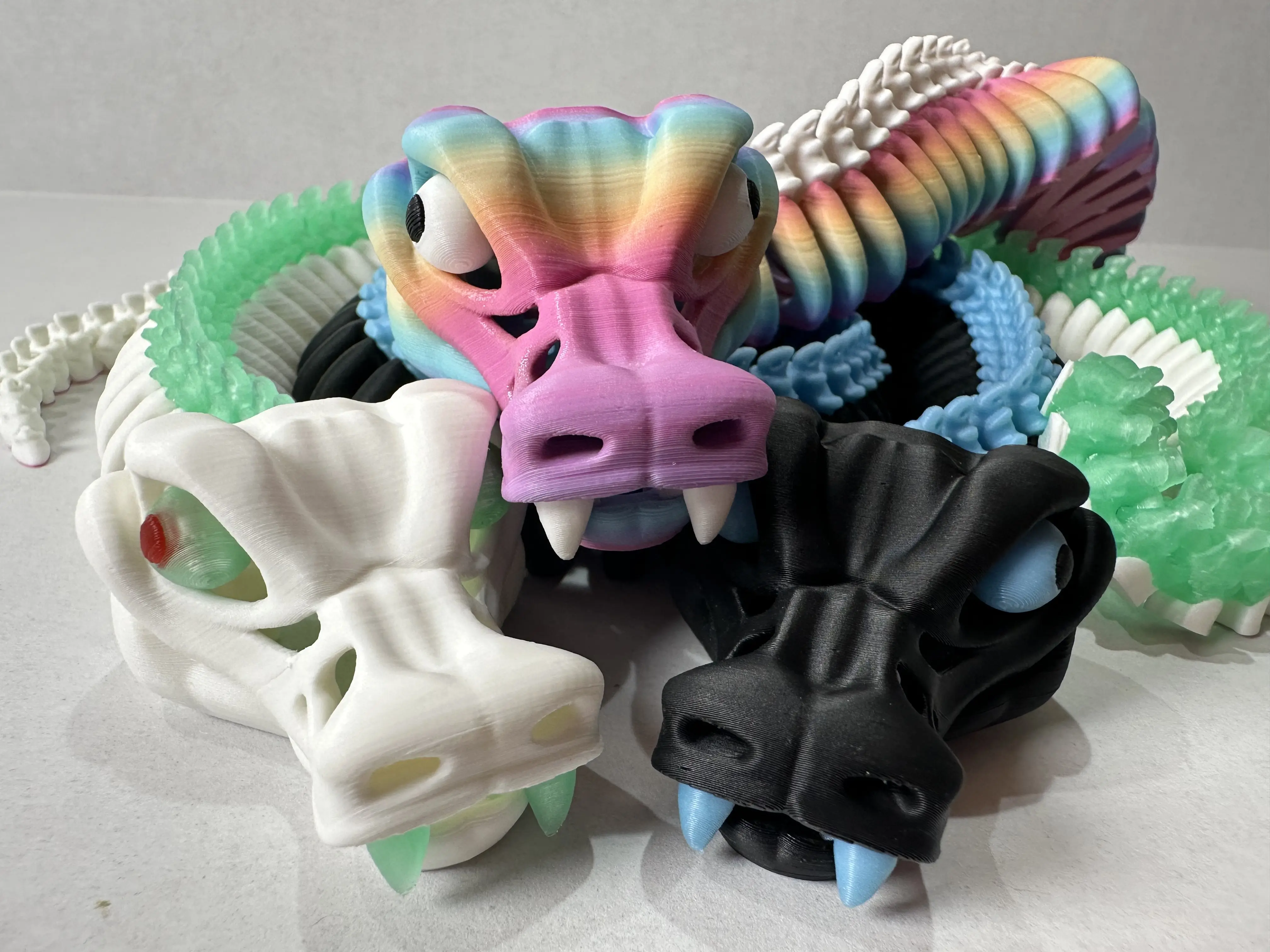 3D Printed Articulating Skeleton Snake – Poseable Serpent Model – Glow in Dark or Rainbow Gradient