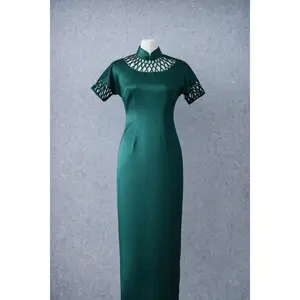 Emerald Green Silk Qipao with Hand-Finished Lattice Details