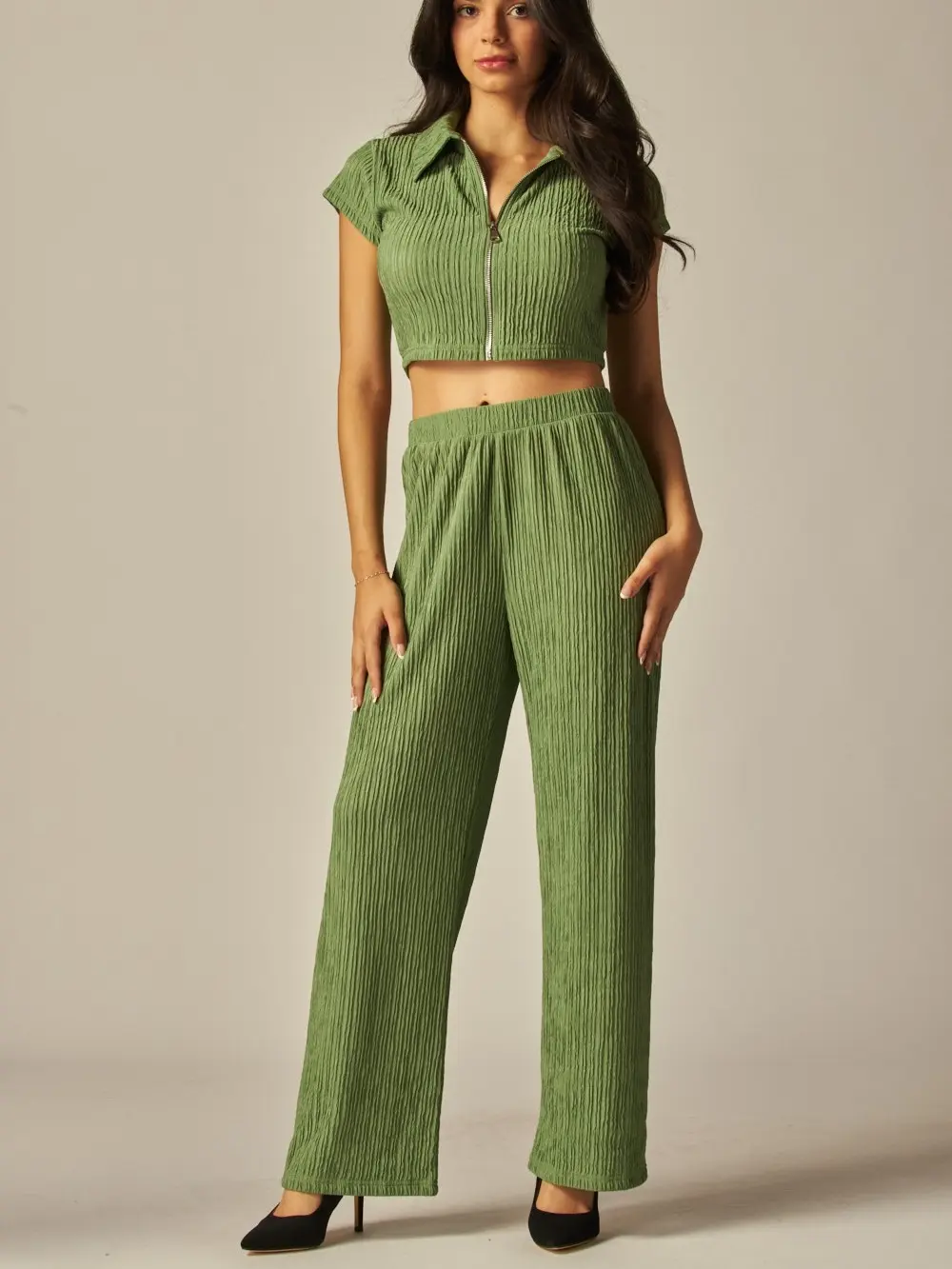 Crinkled Plisse Set Of Zip-Up Front Cropped Top & Pants - Conjunto De Top Corto Con Cremallera Frontal & Pantalón En Tela Plisado Arrugado
