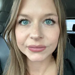 Product Review of DRMTLGY Physical Tinted Moisturizer SPF44 2 fl oz Water-Resistant Sunscreen from S**7