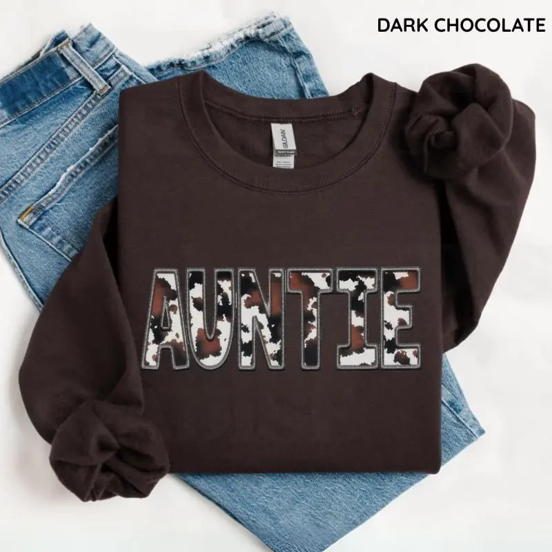 Cow Auntie Sweatshirt, Western Aunt Graphic Top, Soft Cotton Shirt for New Aunt, Cute Pregnancy Announcement Gift, Trendy Casual Apparel